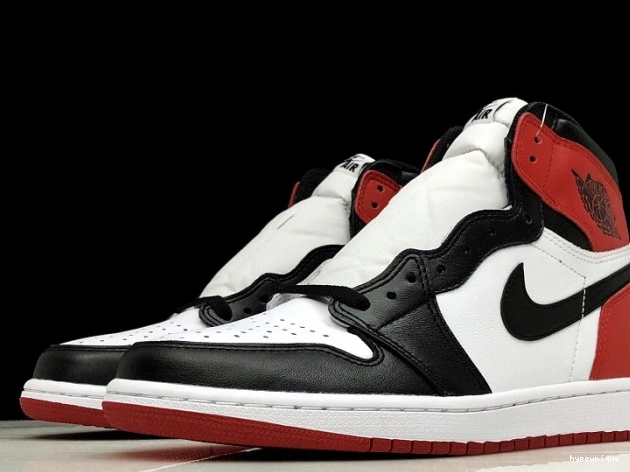 HYPE Black Jordan Air 555088-125 1 Toe Retro 0731